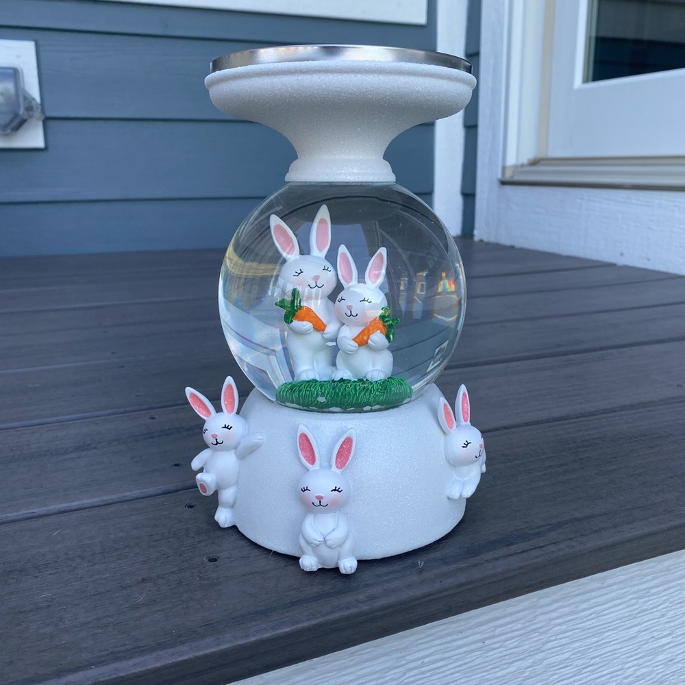 Easter bunnies candle holder